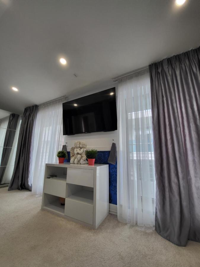 Large Luxury Apartment - Penthouse - Terrace Бухарест Екстер'єр фото