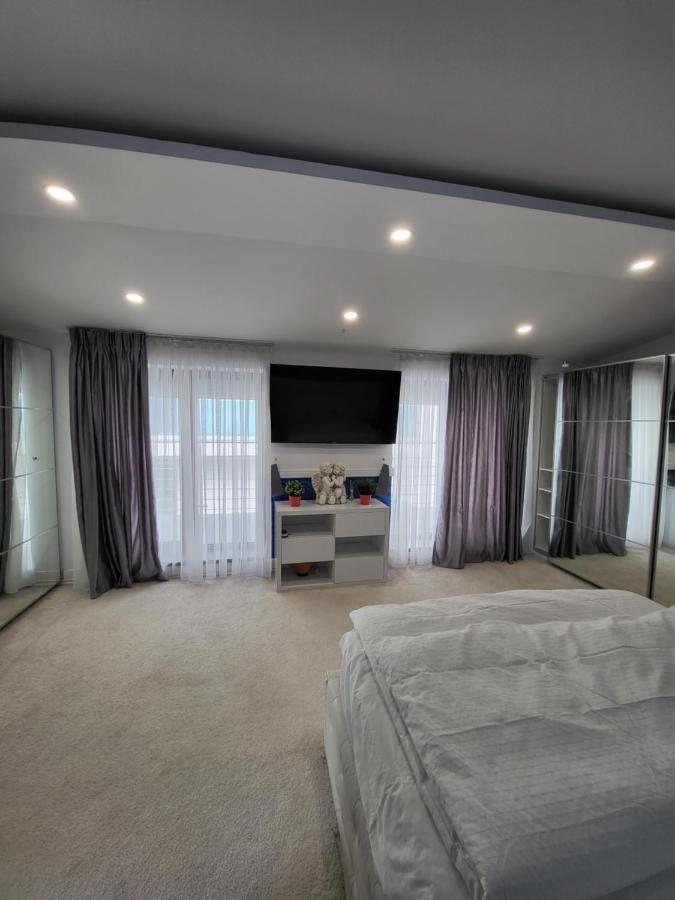 Large Luxury Apartment - Penthouse - Terrace Бухарест Екстер'єр фото