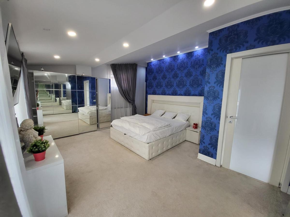 Large Luxury Apartment - Penthouse - Terrace Бухарест Екстер'єр фото